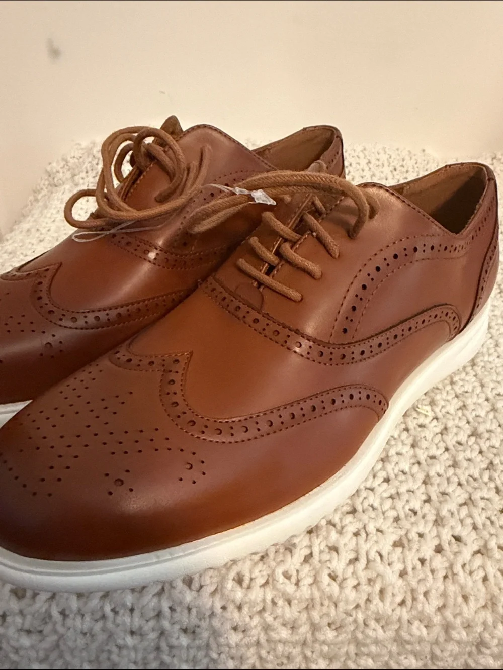 Reaction Kenneth Cole Men's Tan Leather Wingtip Derbys with White Sole size 11.5